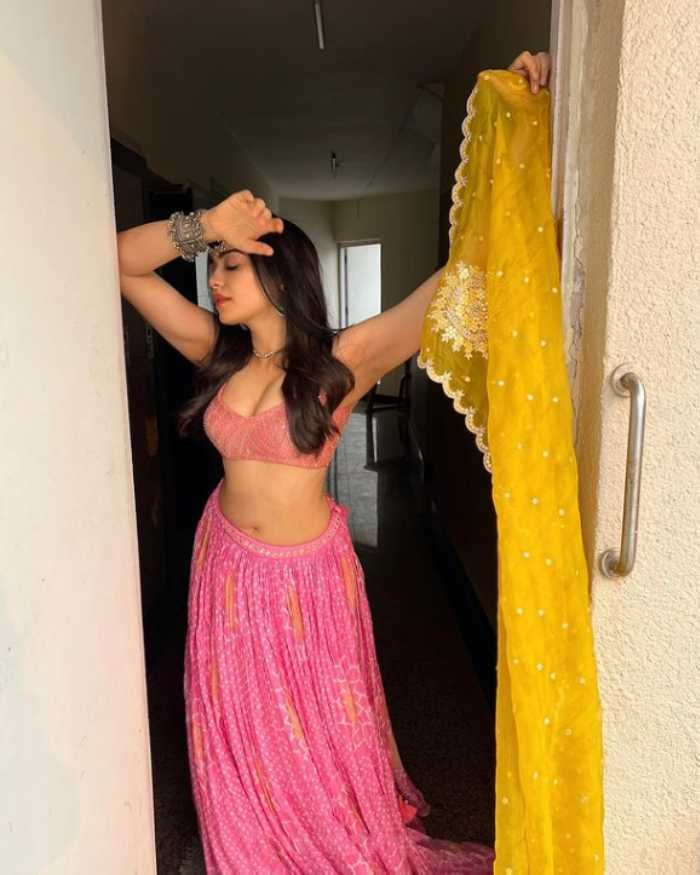 adah sharma 15